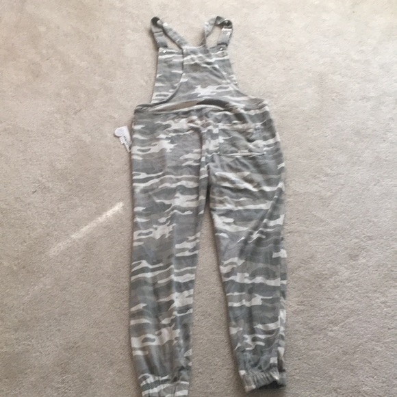 NWT wallflower camo bib overalls - Picture 7 of 12